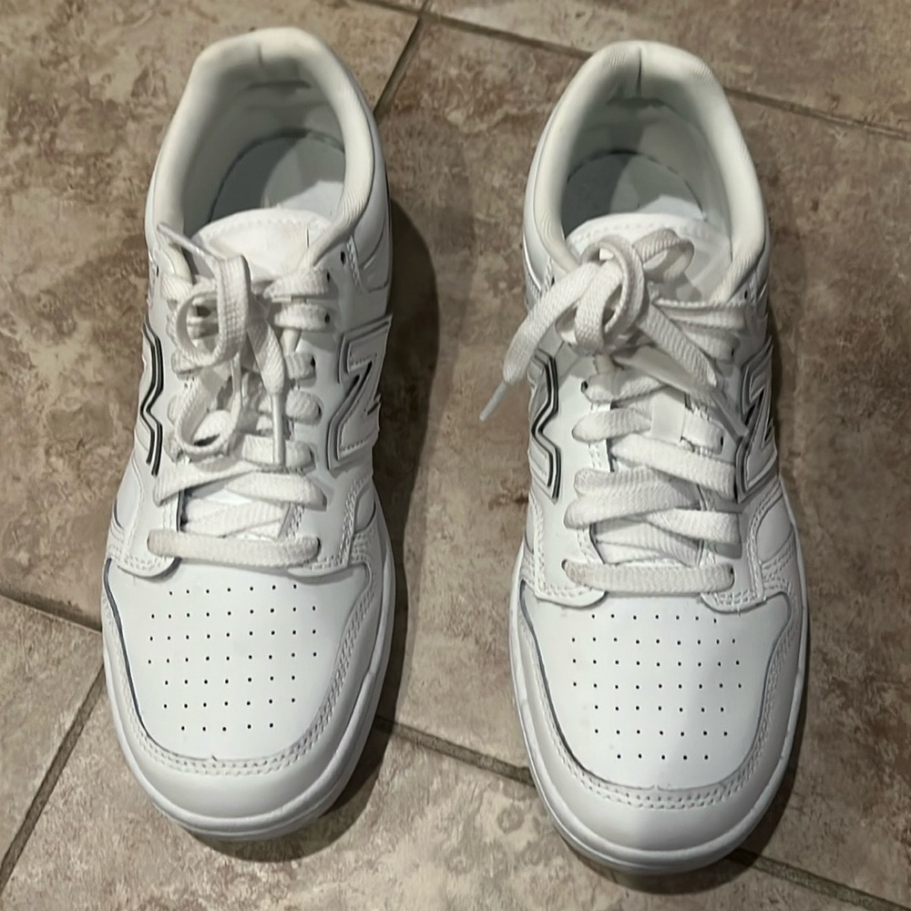 White New Balance Sneakers 
Size 7 (Men’s) 9 in women 
Great condition!